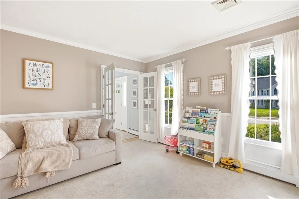 Photo of 31 Pond View Dr