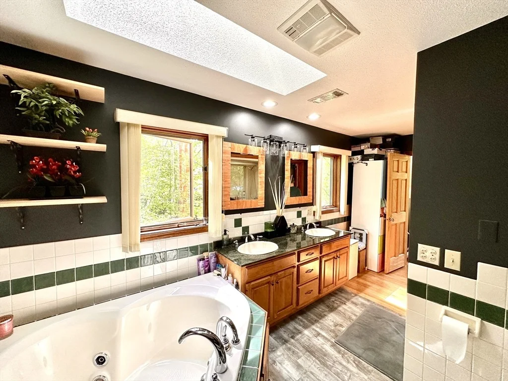 Photo of 14 Laurel Ridge Dr