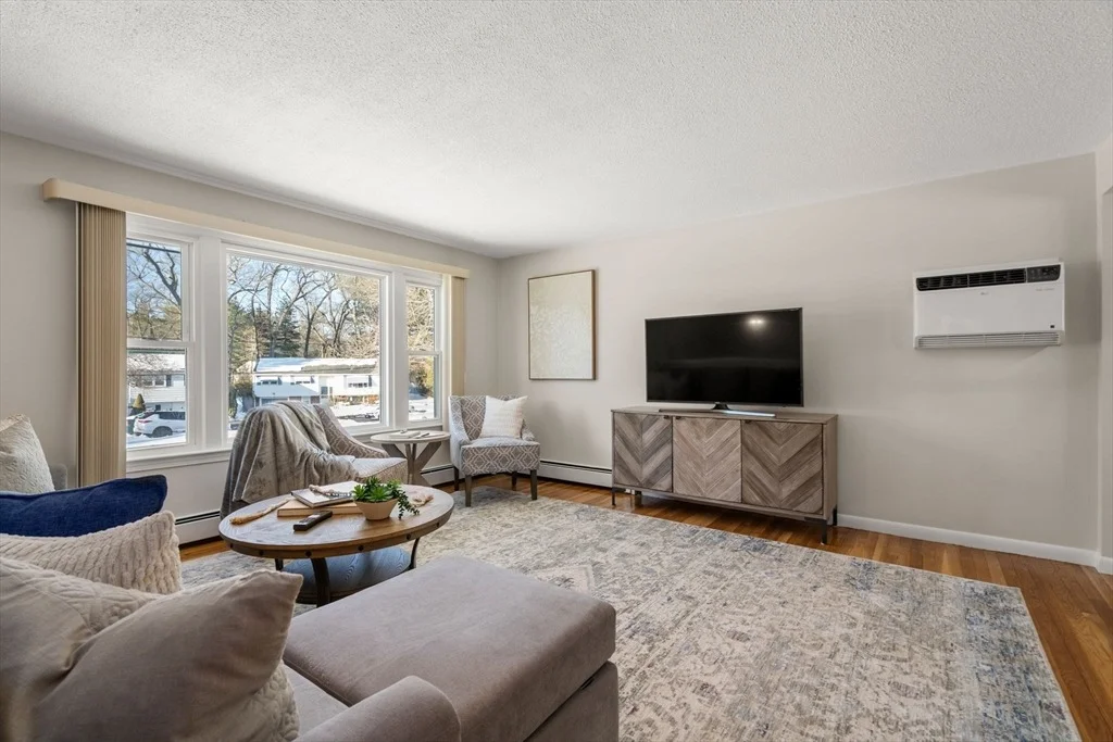 Photo of 56 Greenleaf Cir