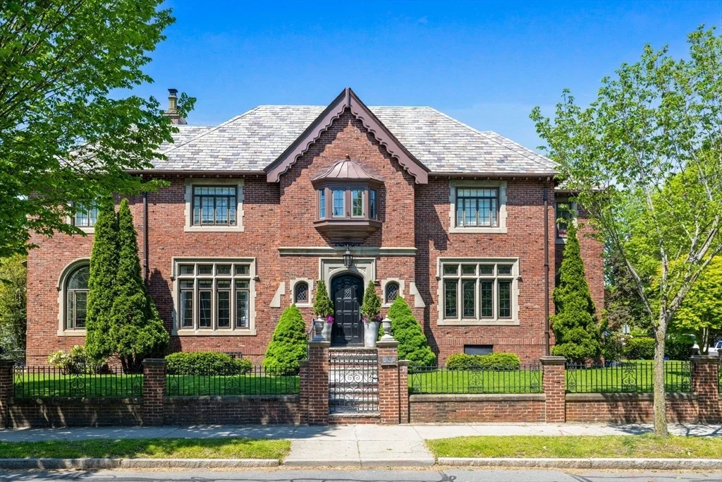 Photo of 98 Carlton St