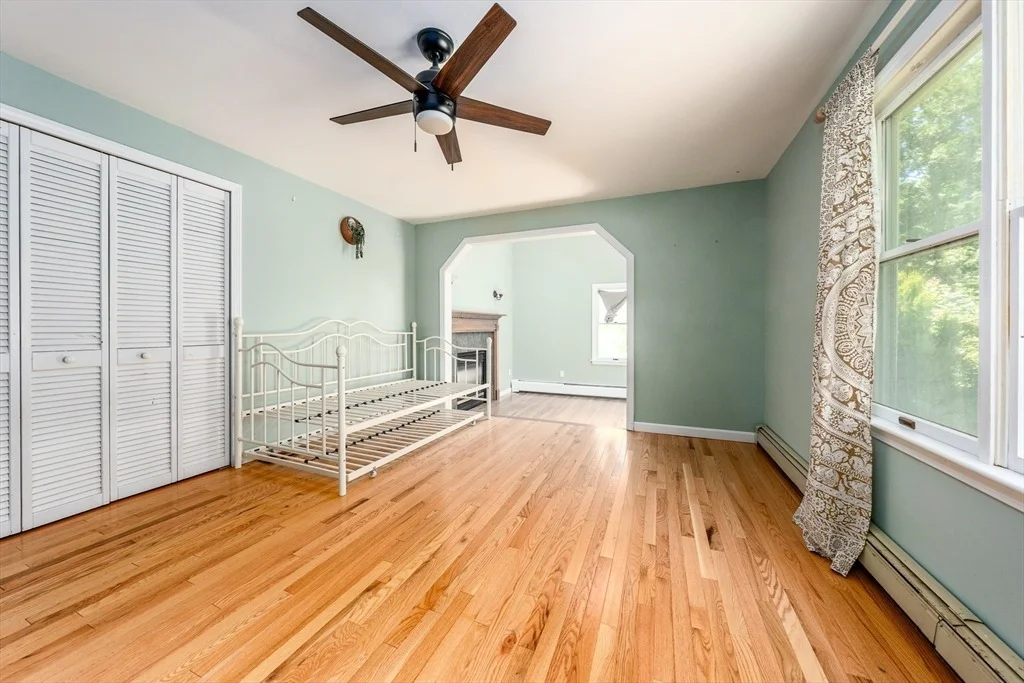 Photo of 1529 Race Ln