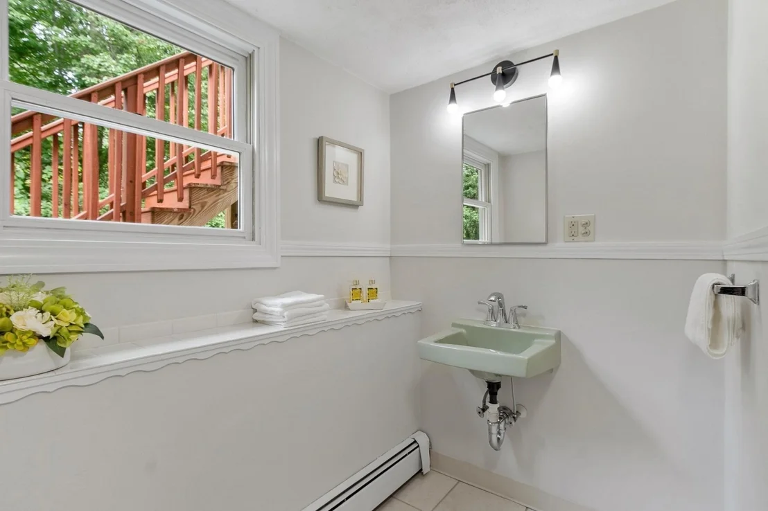 Photo of 18 Cowdrey Ln