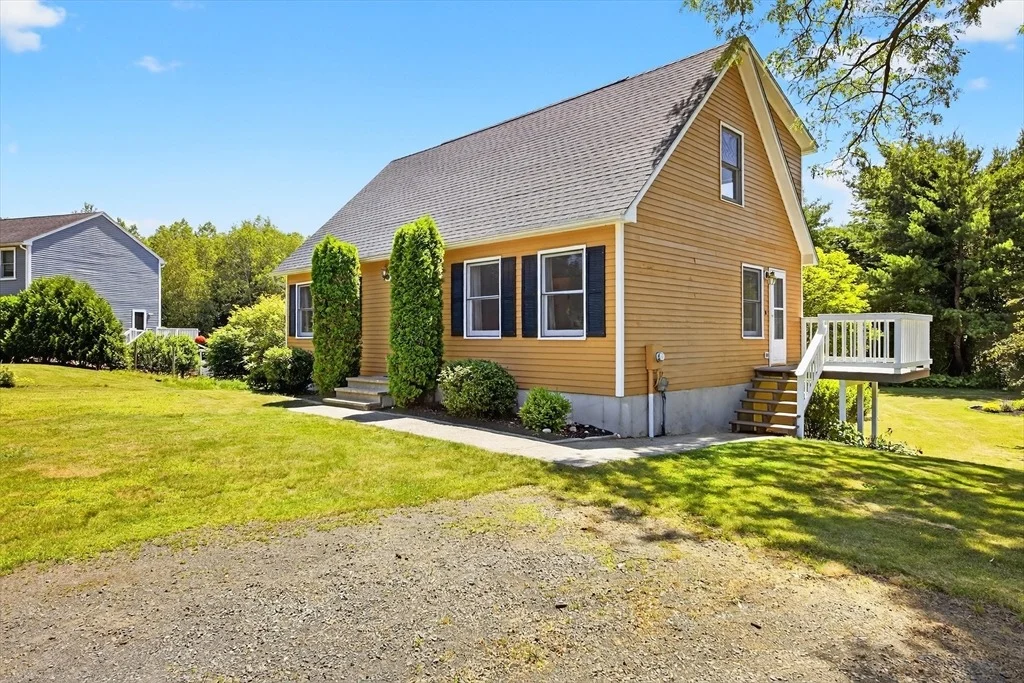 Photo of 32 Sarah Ln