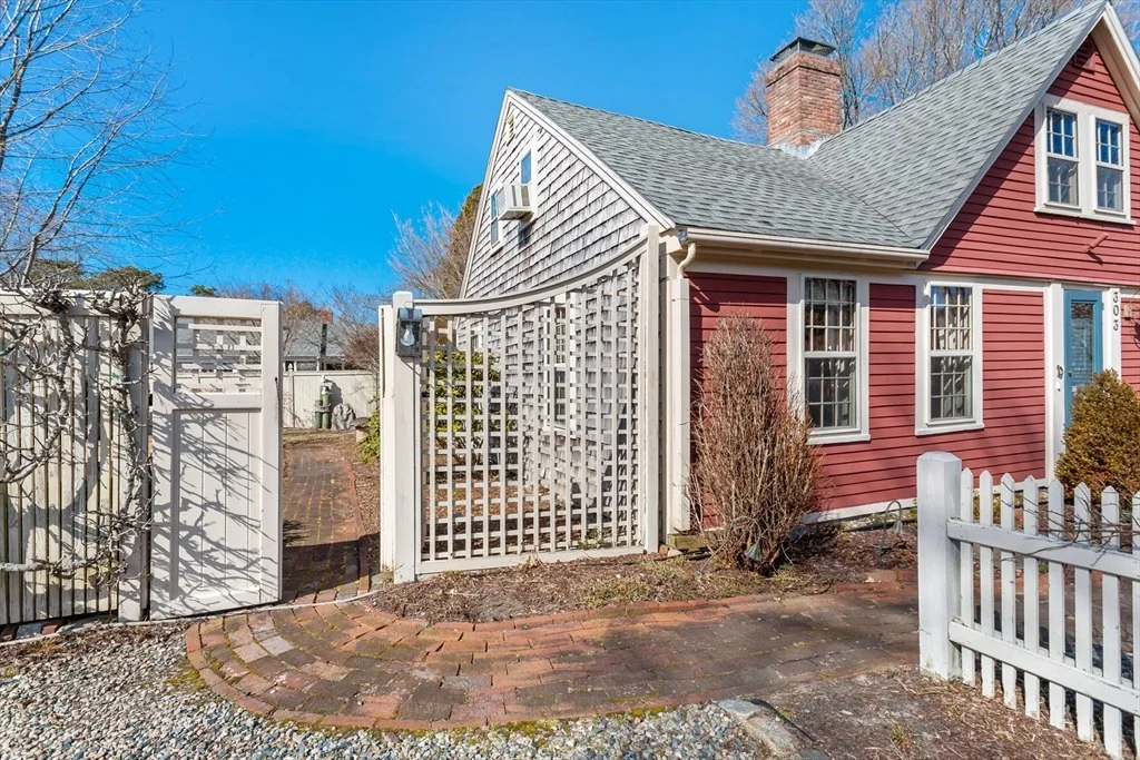 Photo of 303 Phinney's Lane