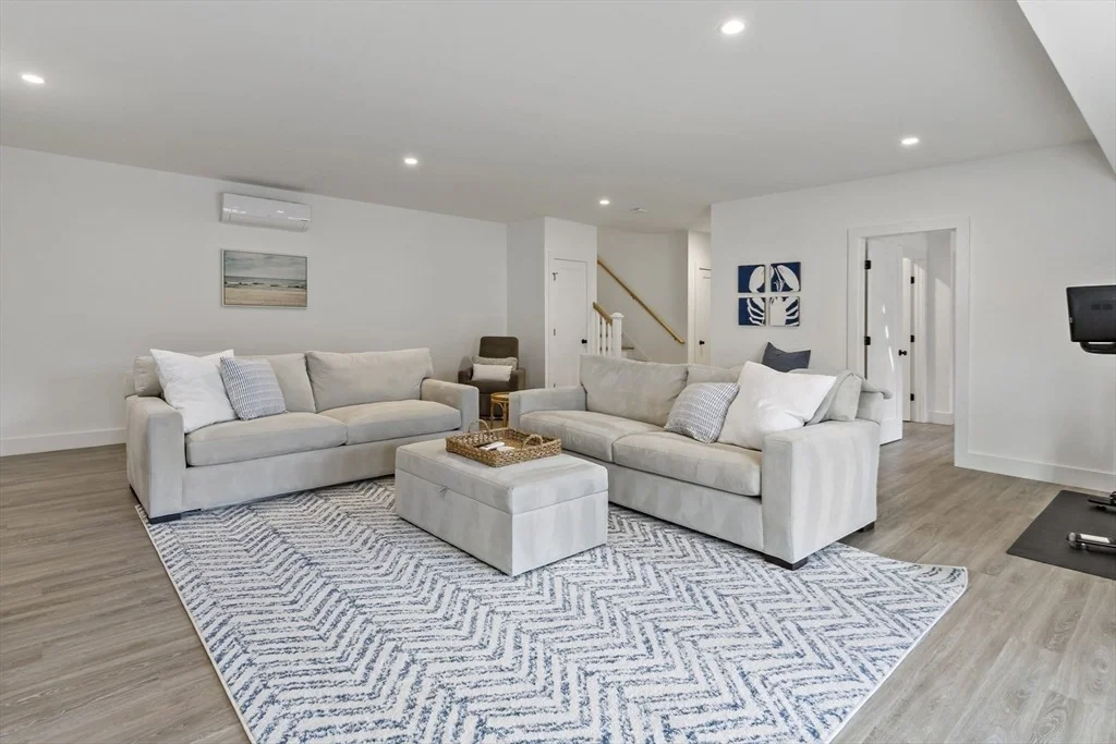 Photo of 1526 Hyannis Road