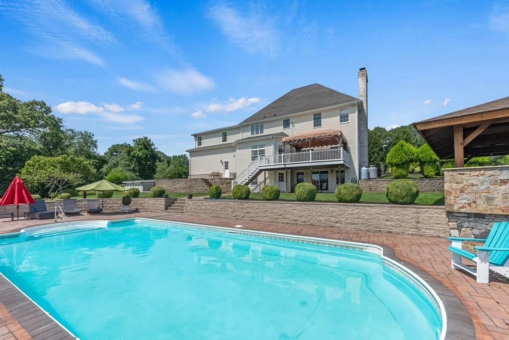 Photo of 385 Scott Rd
