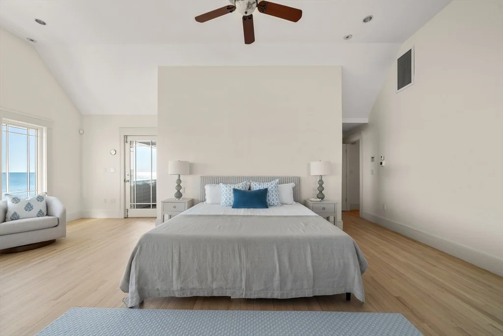 Photo of 21 Circuit Avenue