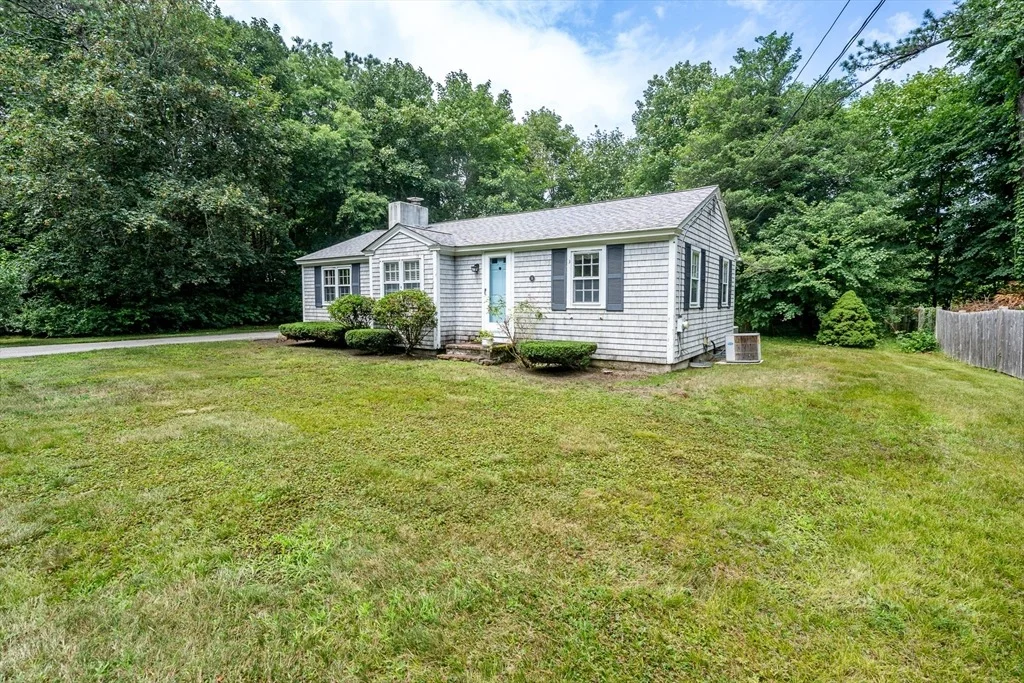 Photo of 16 Lakeside Dr