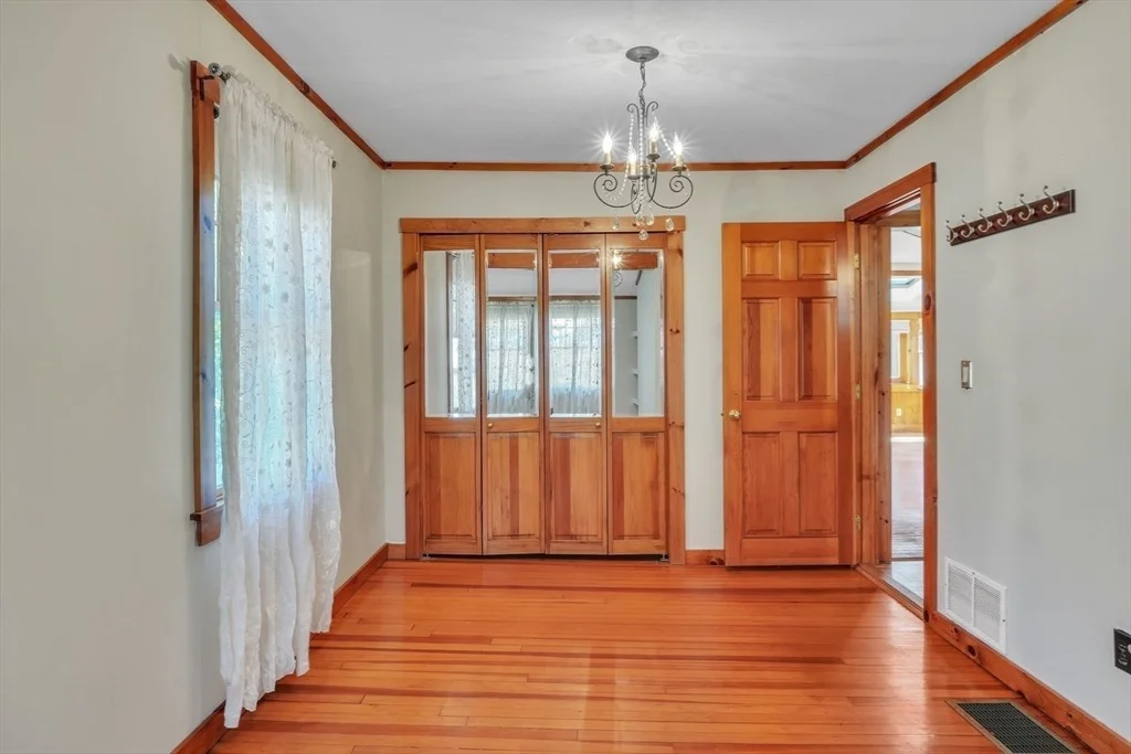 Photo of 210 Barton Rd