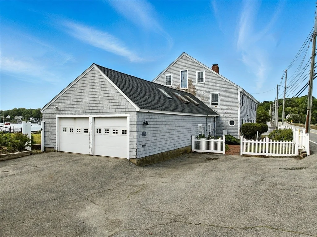 Photo of 672 Washington Street