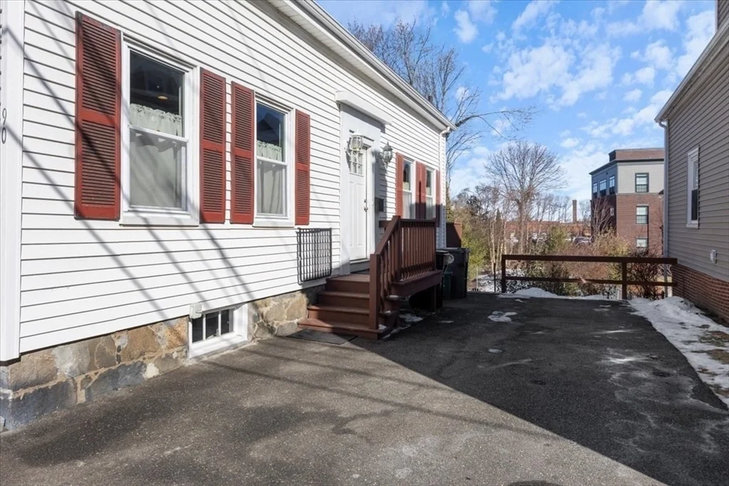 Photo of 90 Flint St.