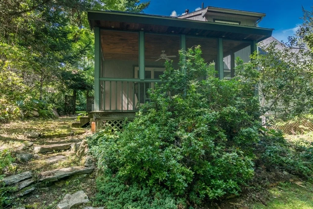 Photo of 97 Crossbrook Ave