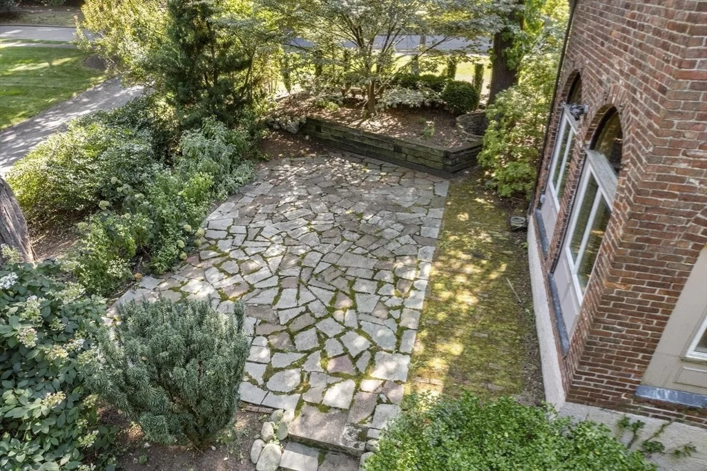 Photo of 205 Waban Ave