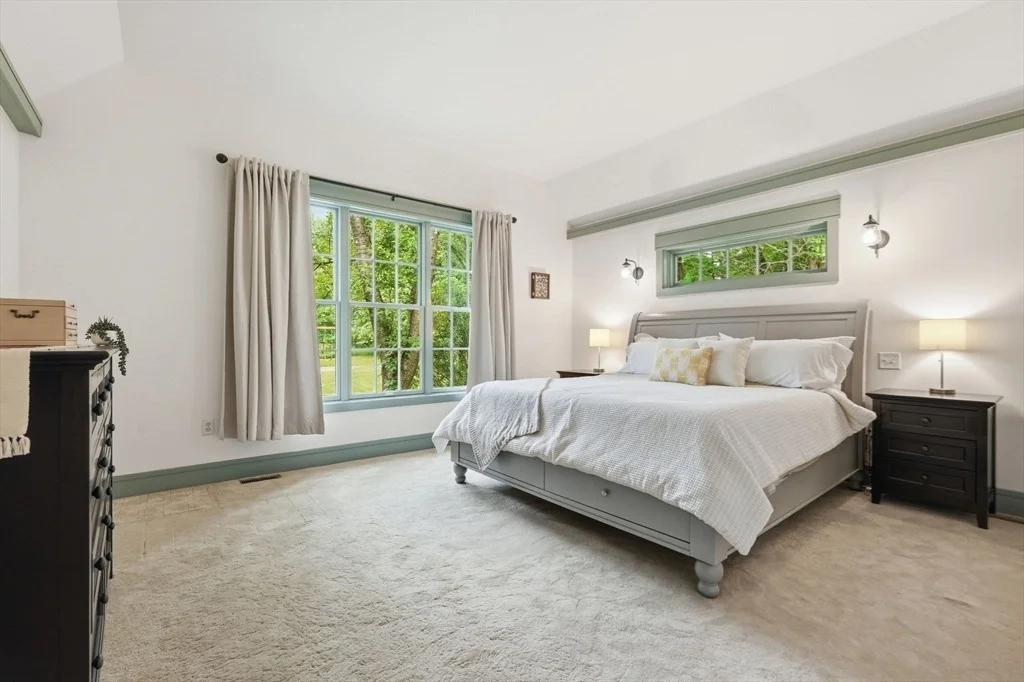 Photo of 18 Eveningstar Dr