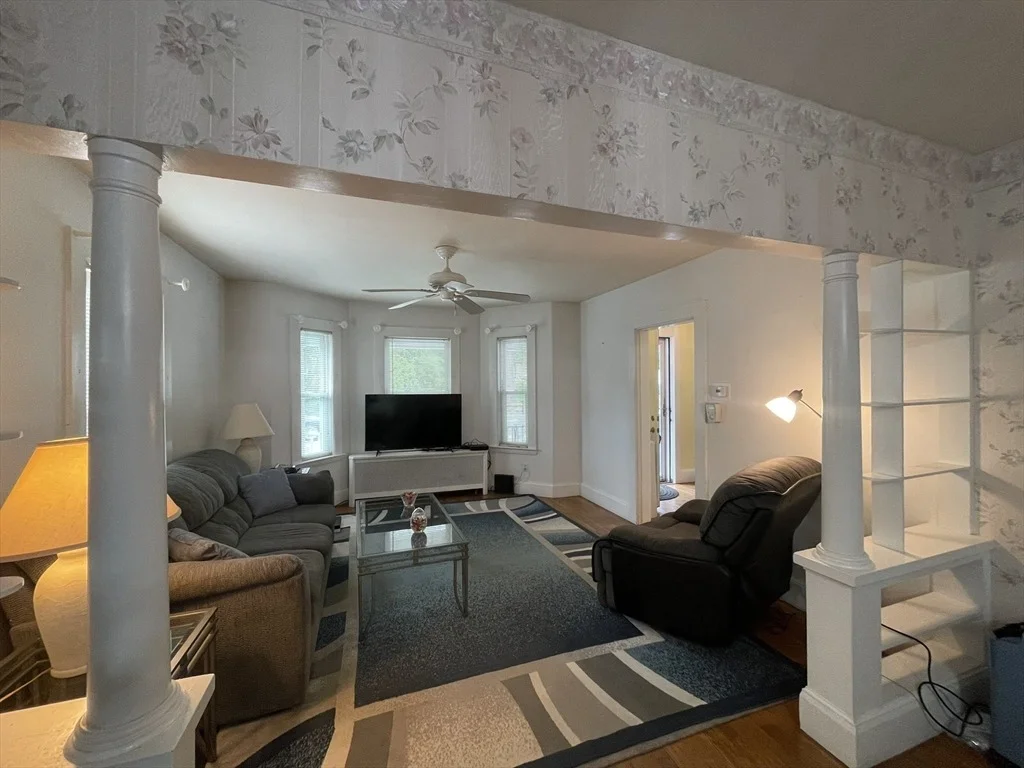 Photo of 384 Elliott St