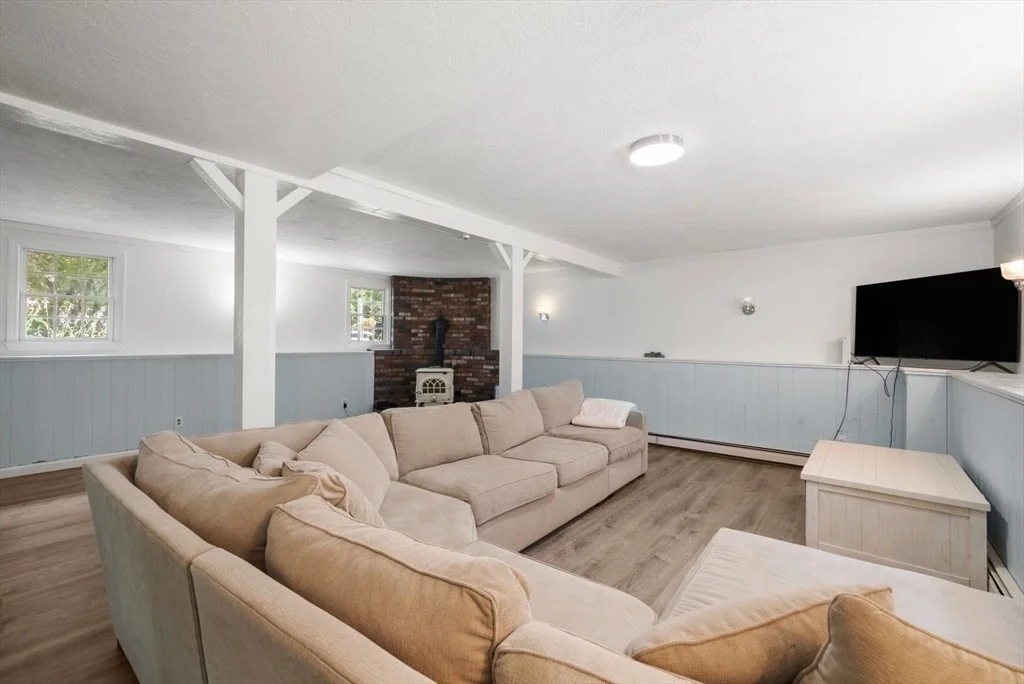 Photo of 86 Maplewood Dr