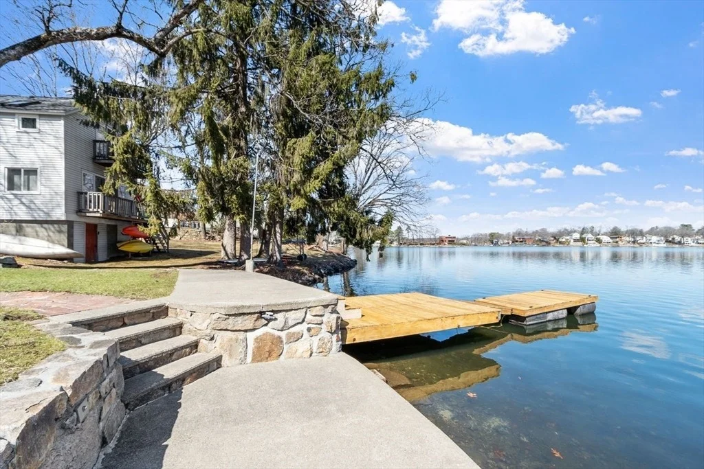 Photo of 469 Lake Ave