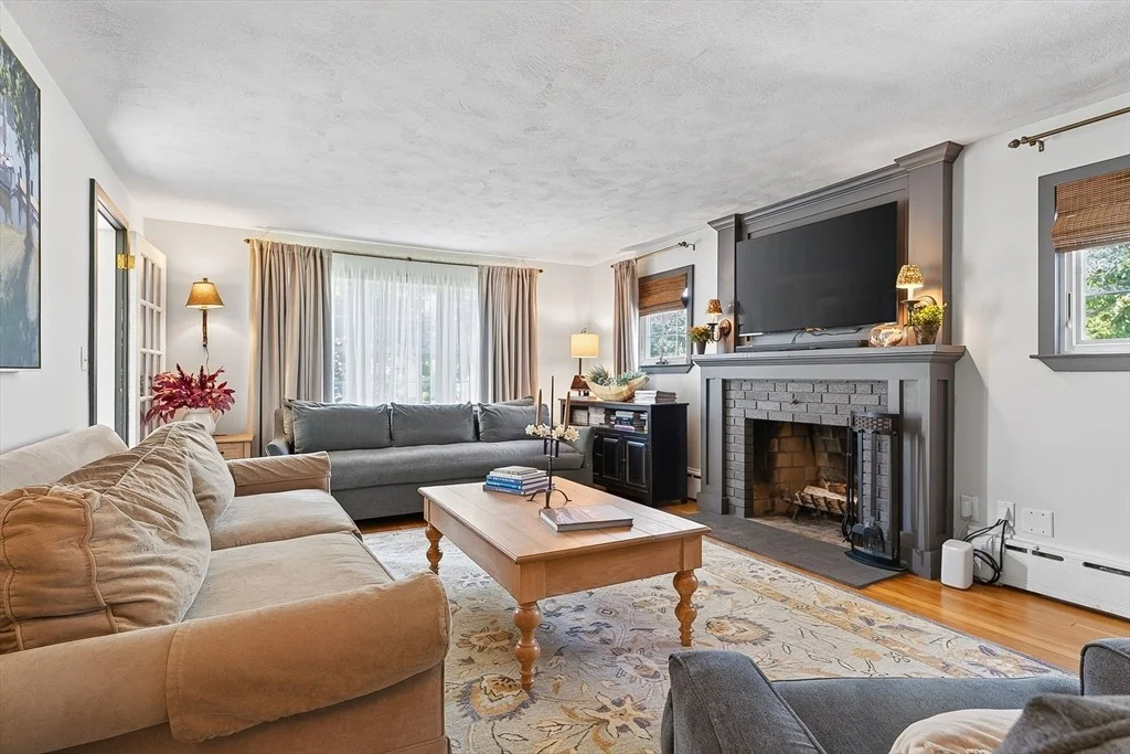 Photo of 6 Winthrop Dr