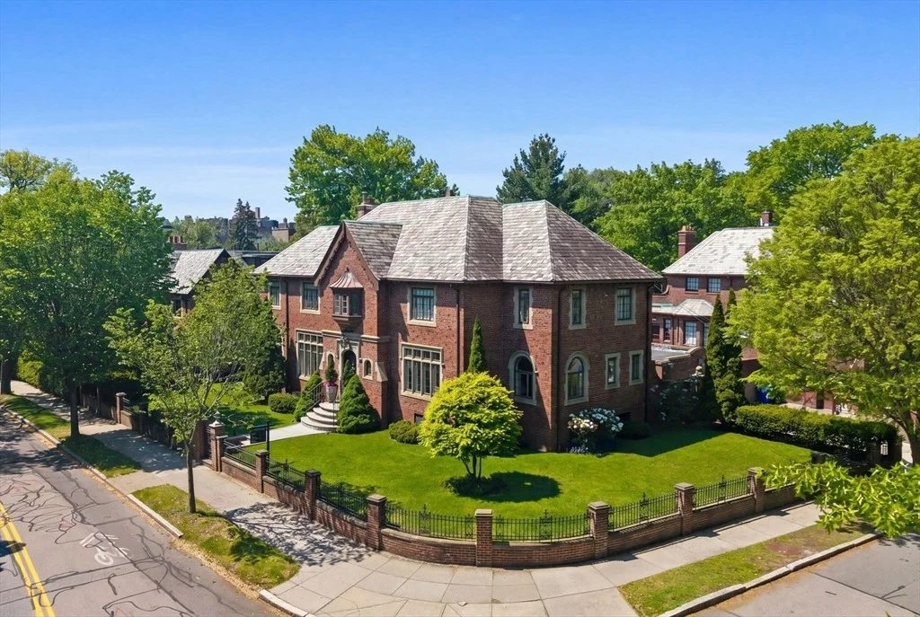 Photo of 98 Carlton St