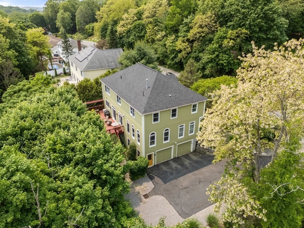 Photo of 15 Montclair Dr