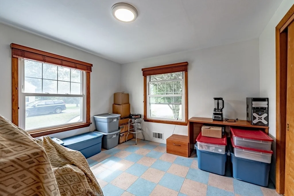 Photo of 187 Leyden Rd