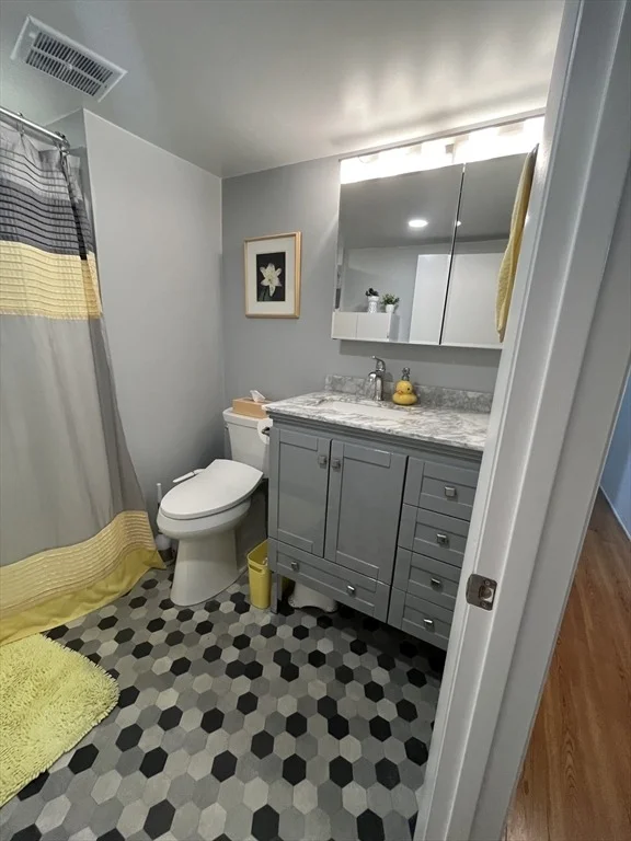 Photo of 8 Thunderbird Dr