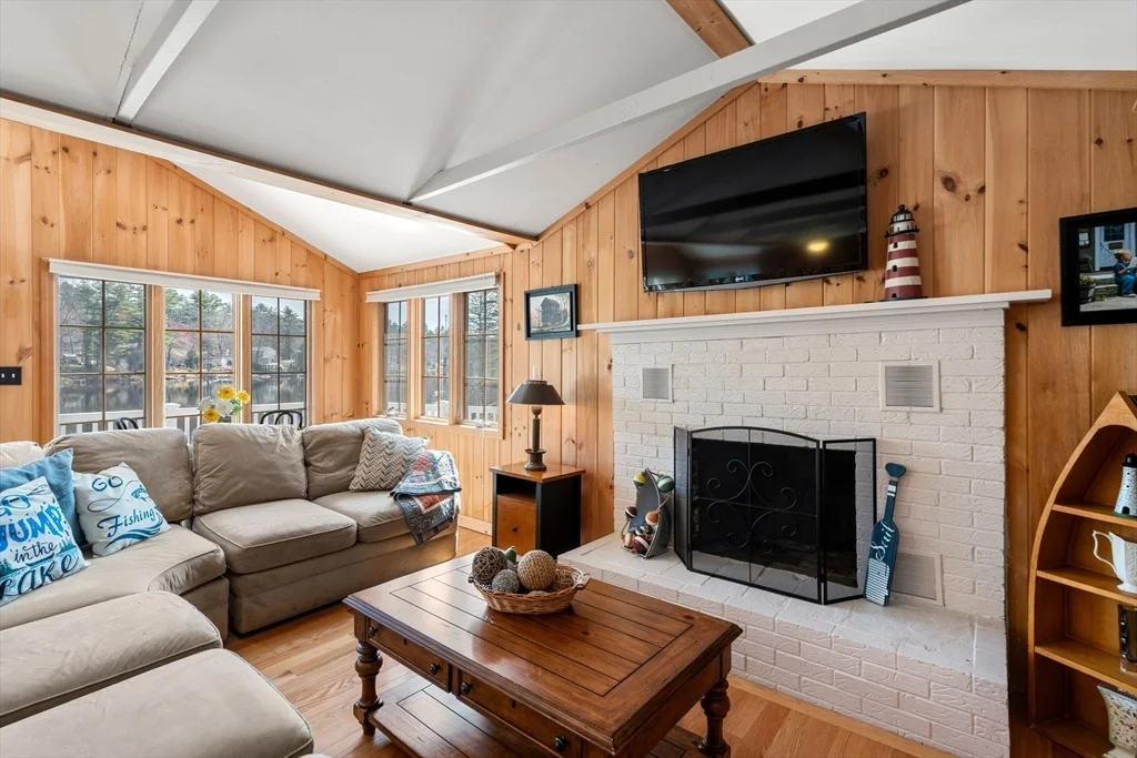 Photo of 33 Pine Tree Dr