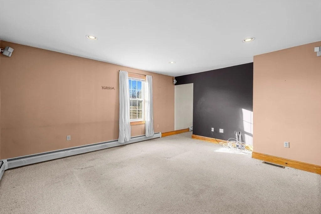 Photo of 7 Deerfield Ln