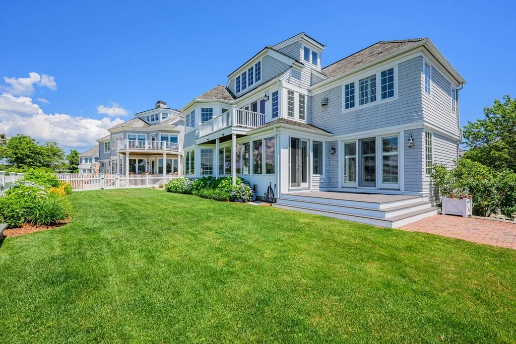 Photo of 129 Shore Dr W