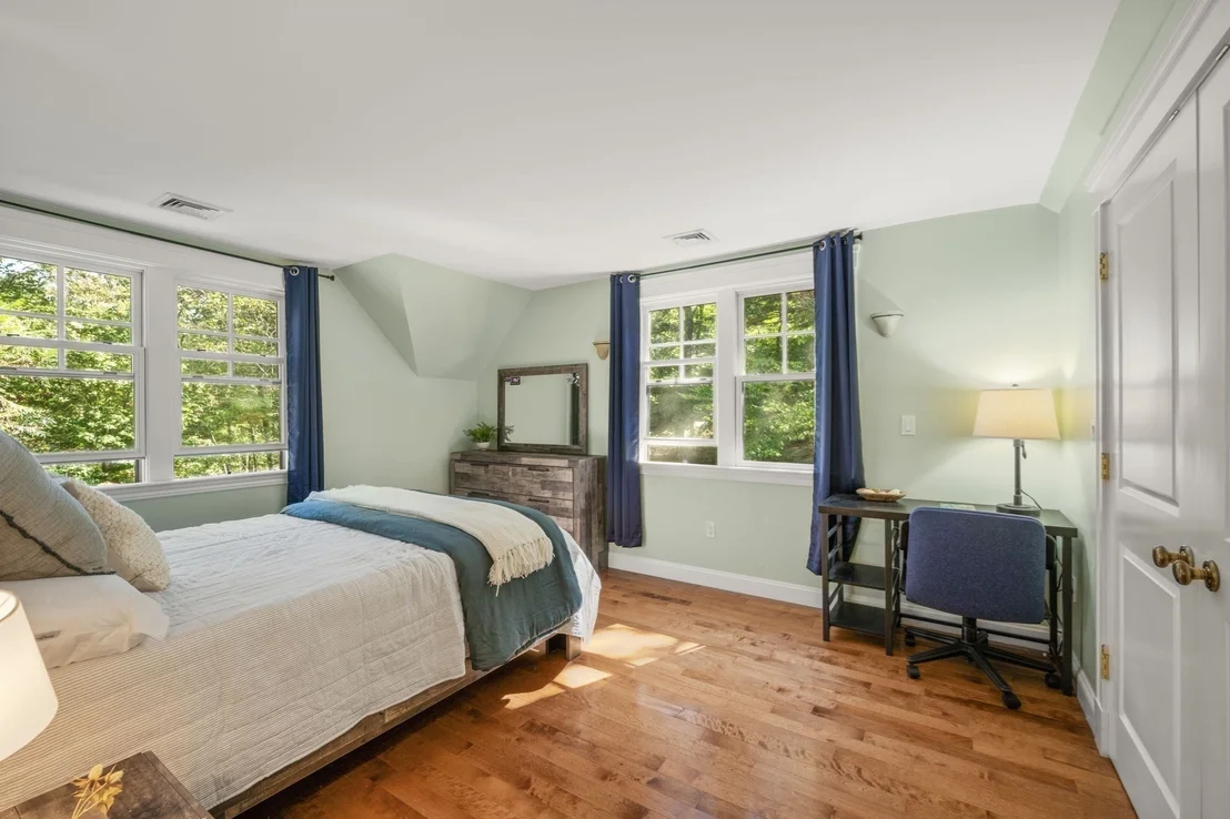 Photo of 250 Meadowbrook Road