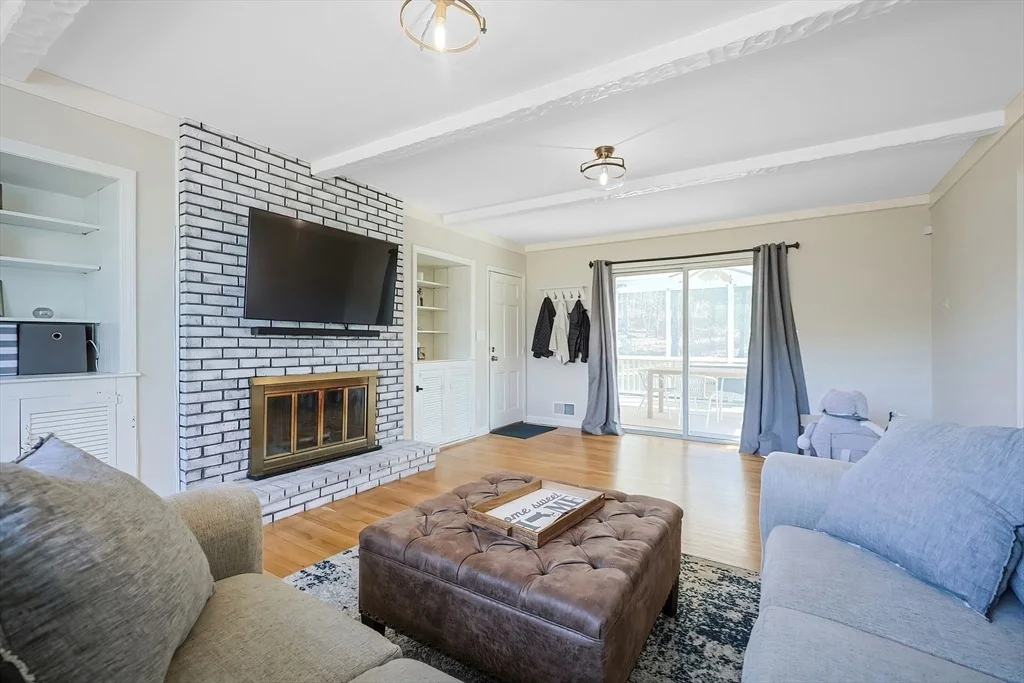 Photo of 8 Chickering Ln