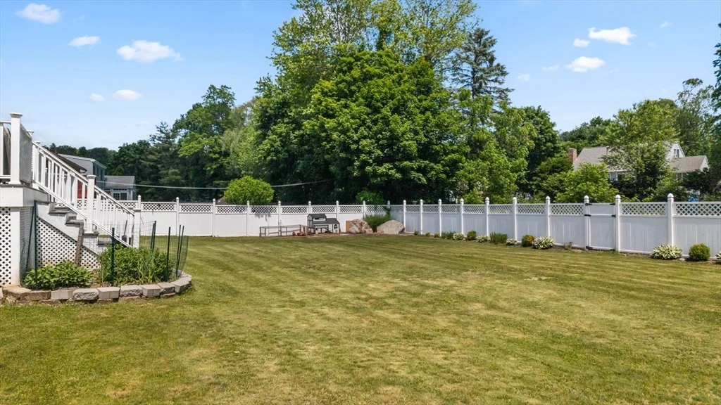 Photo of 7 Eaton Dr