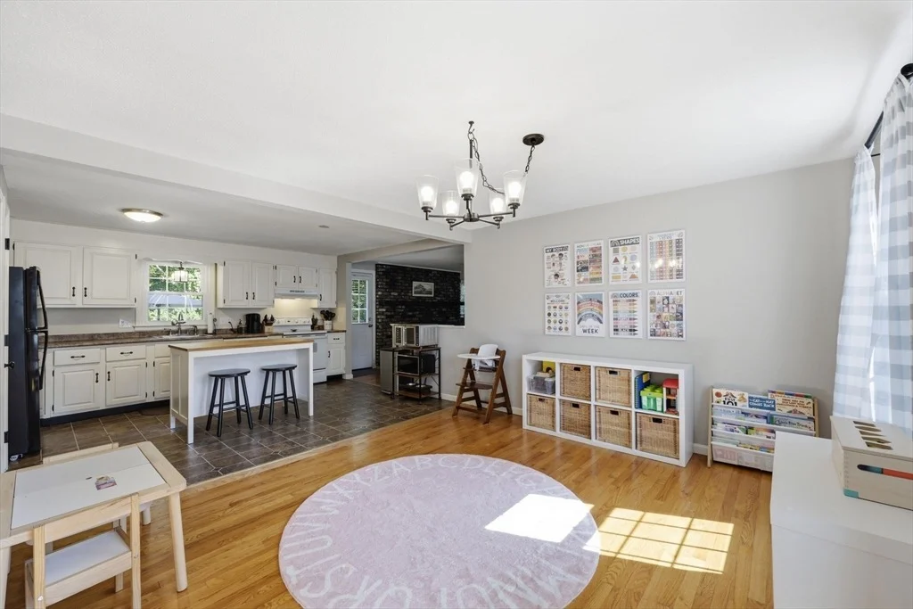 Photo of 175 Pontoosic Rd