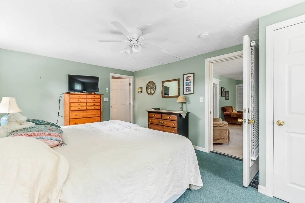 Photo of 28 East Riverside Drive
