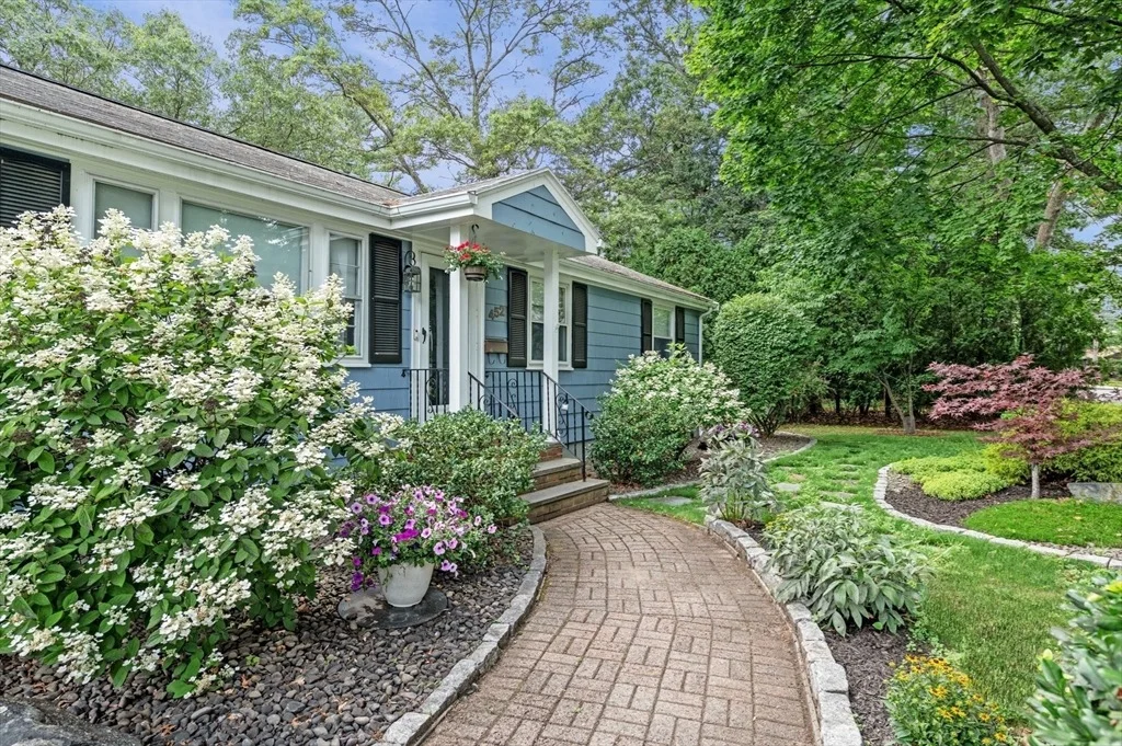 Photo of 452 Lowell