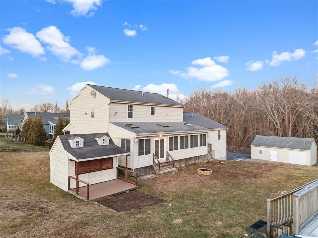 Photo of 7 Deerfield Ln