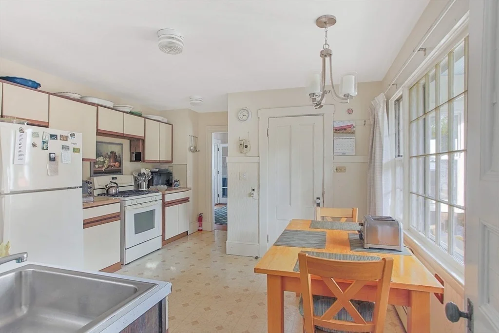 Photo of 48 Holbrook Ave