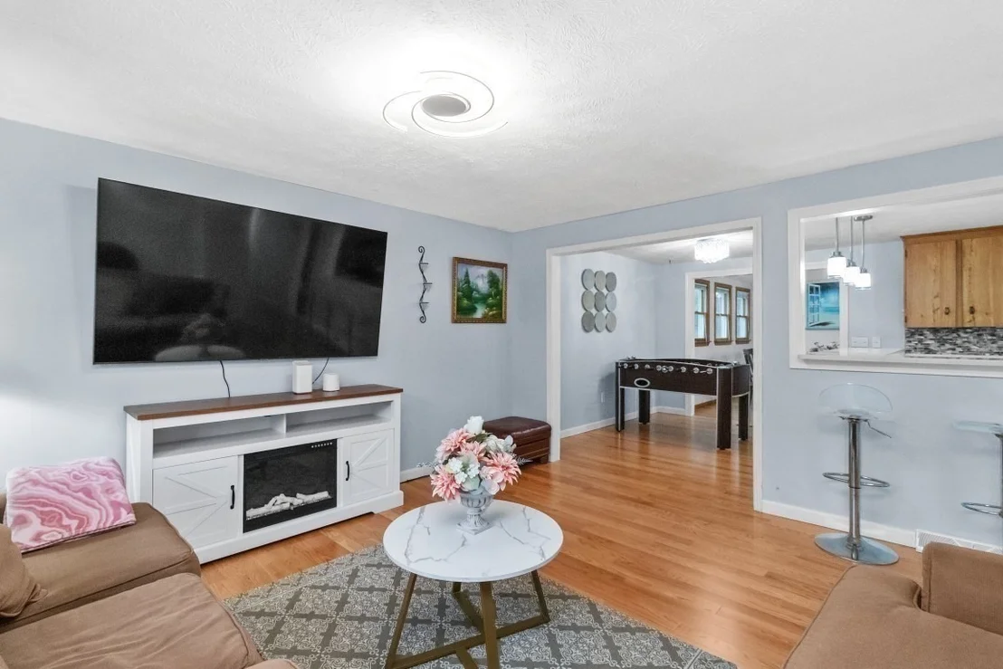 Photo of 30 Lantern Ln