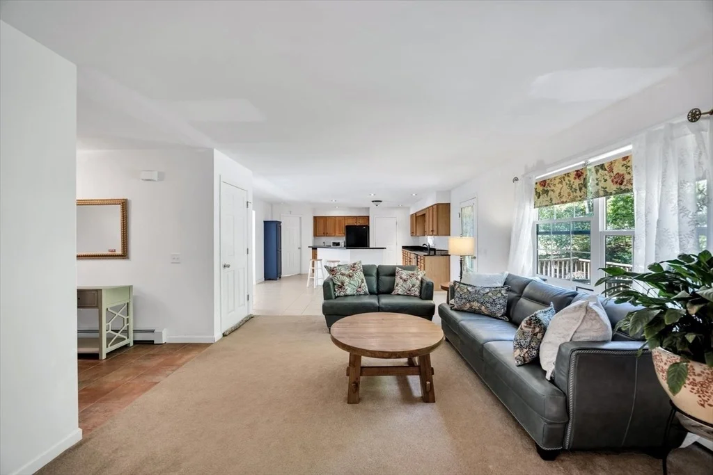 Photo of 49 Thousand Oaks Dr