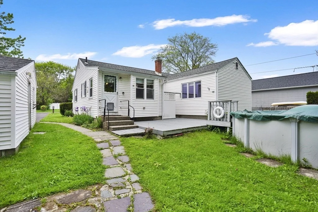 Photo of 300 Circle Dr