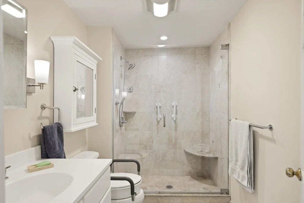 Photo of Unit 6 at 6 Greystone