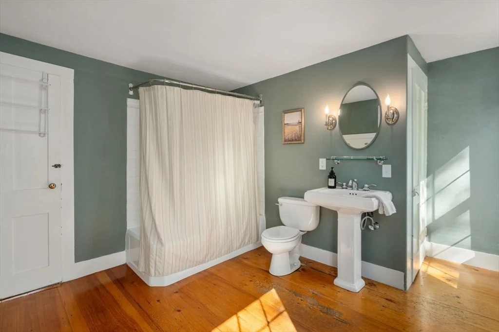 Photo of 339 Boston Rd