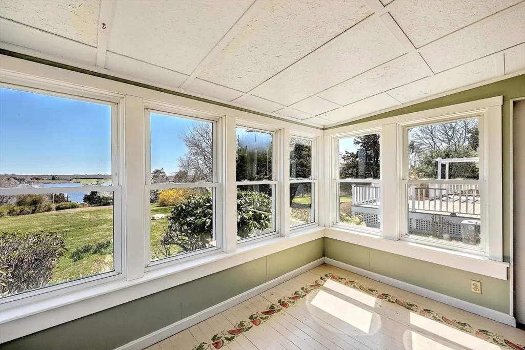 Photo of 1484 Drift Road