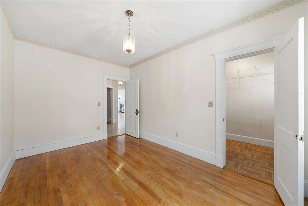 Photo of 562 Broadway