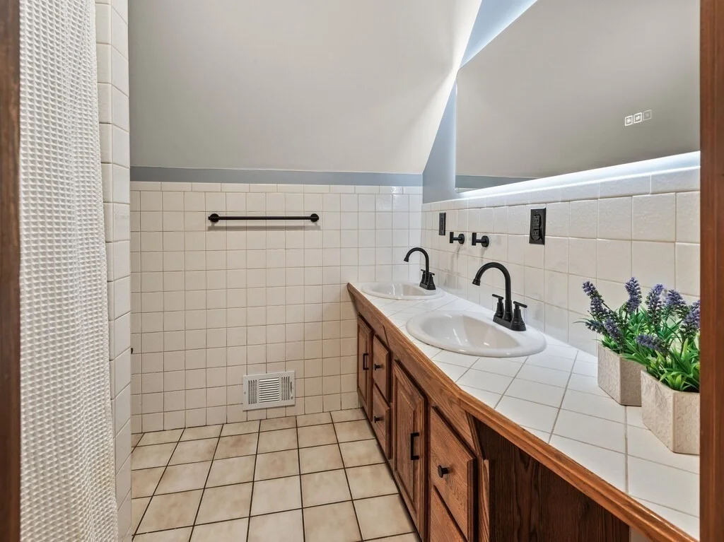 Photo of 281 Warren Rd