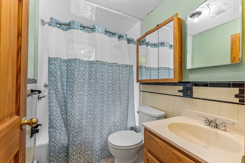 Photo of 137 Eleanor Dr