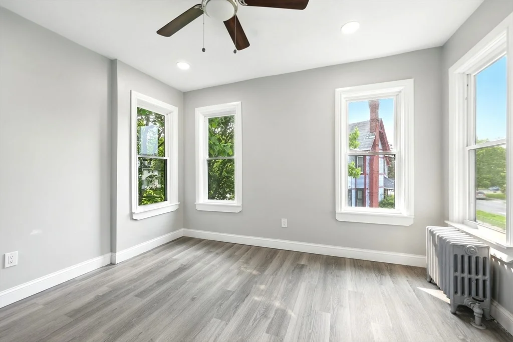 Photo of 163 Thompson St