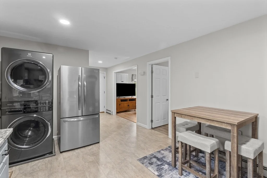 Photo of 16 Flint Pond Rd