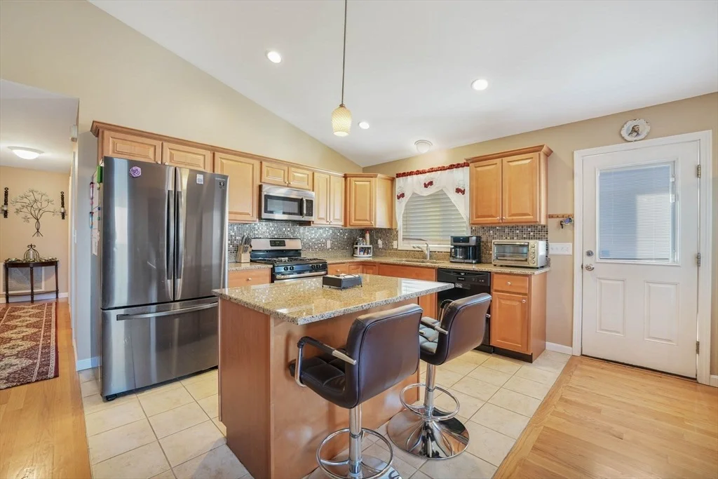 Photo of 33 Commonwealth Ave