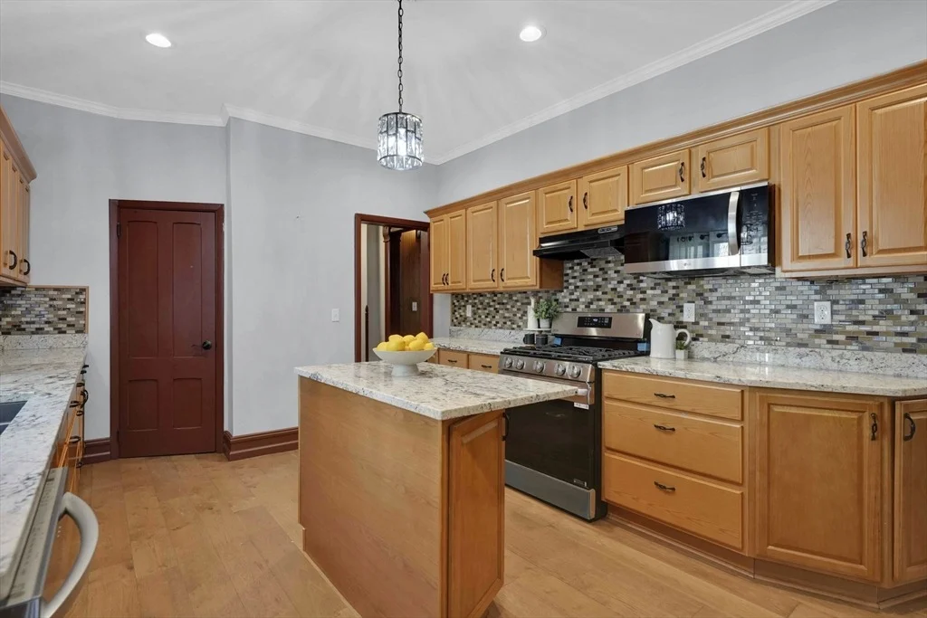 Photo of 288 Saint James Ave